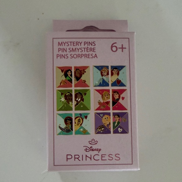 Loungefly Disney Princess Aurora & Prince Phillip Love
Letter Blind Box Pin set - Picture 5 of 6
